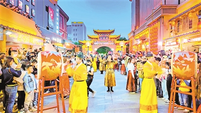 文旅特色演藝走進(jìn)向陽街。